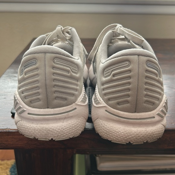 Brooks Adrenaline 22 GTS - Picture 4 of 6